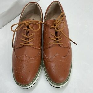 Women’s Lace-Up Derby Wingtip Boots in Brown